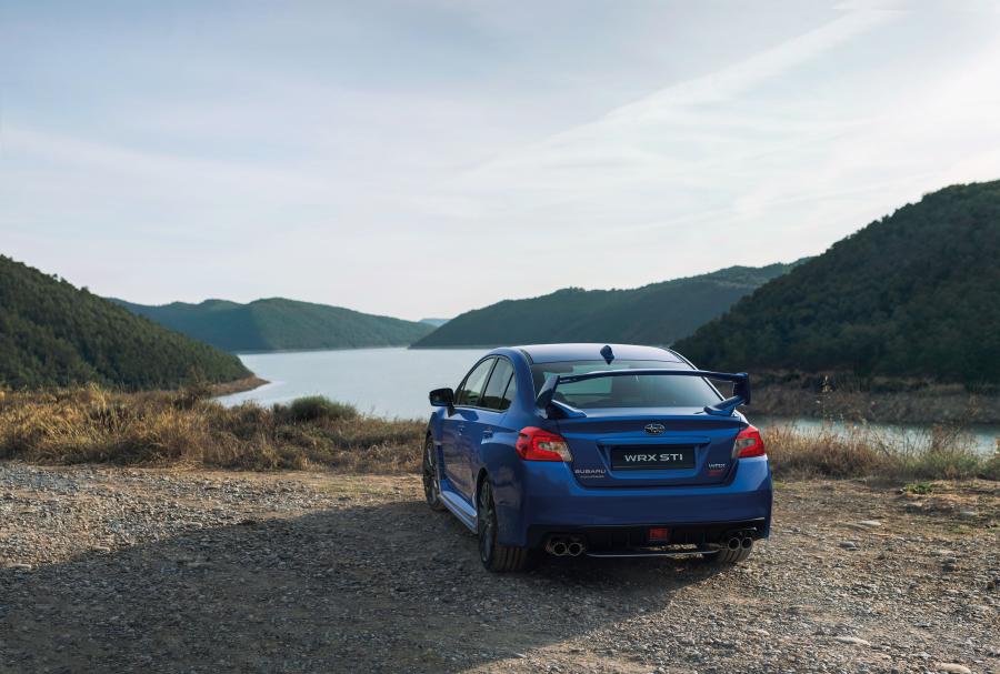  Subaru WRX STI 2017 года  (WW) (фото 23 из 40)